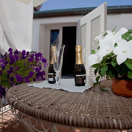 Hotel La Petite Maison فياريجيو المظهر الخارجي الصورة