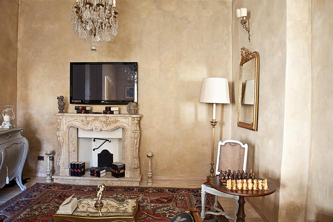Hotel La Petite Maison فياريجيو المظهر الخارجي الصورة