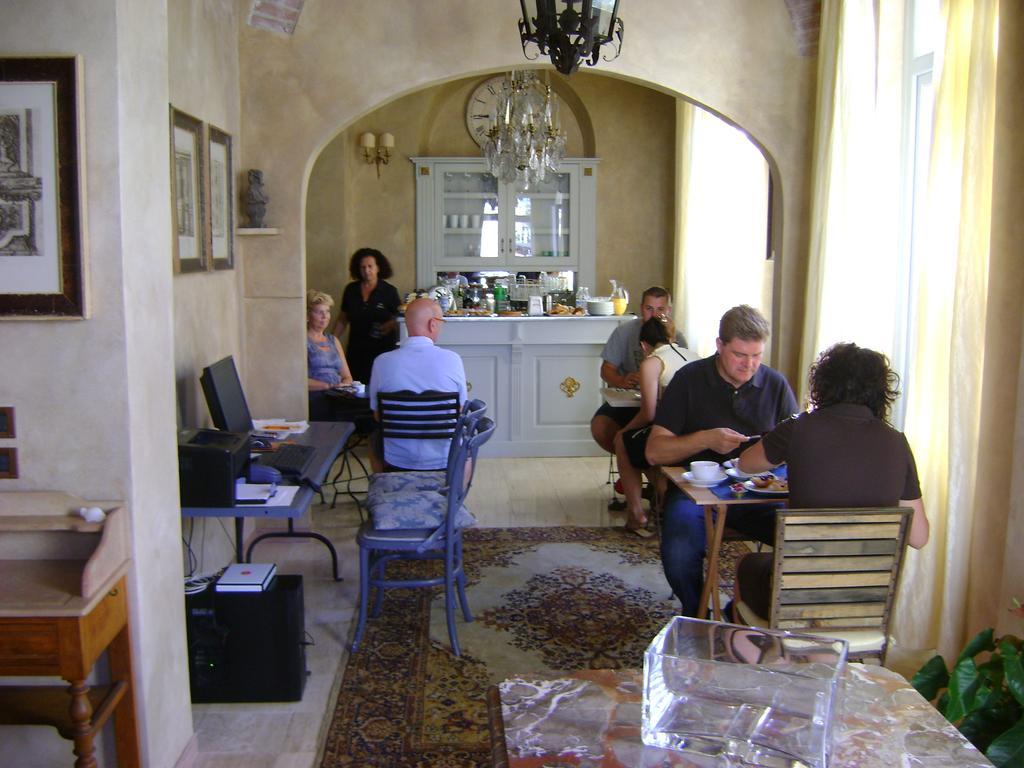 Hotel La Petite Maison فياريجيو المظهر الخارجي الصورة