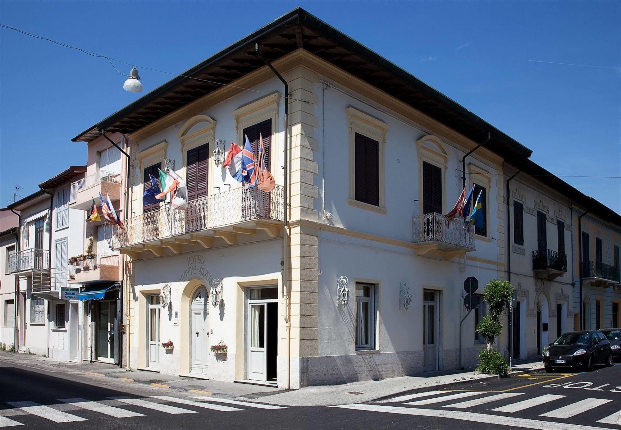 Hotel La Petite Maison فياريجيو المظهر الخارجي الصورة