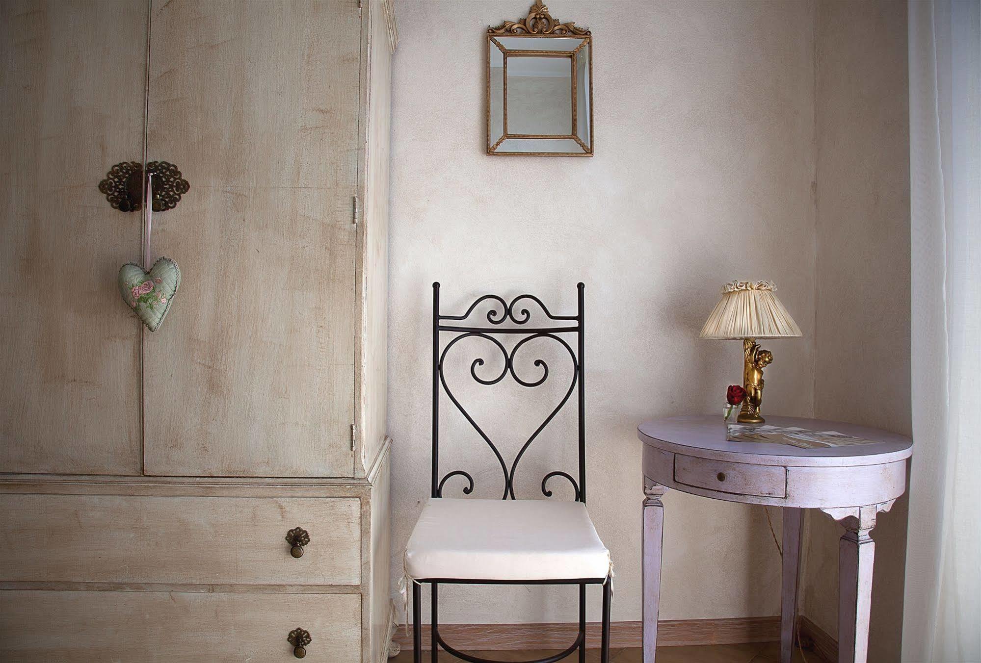 Hotel La Petite Maison فياريجيو المظهر الخارجي الصورة