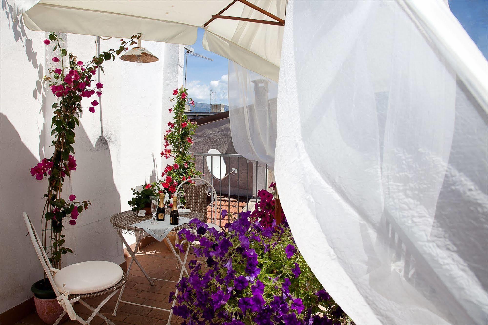 Hotel La Petite Maison فياريجيو المظهر الخارجي الصورة