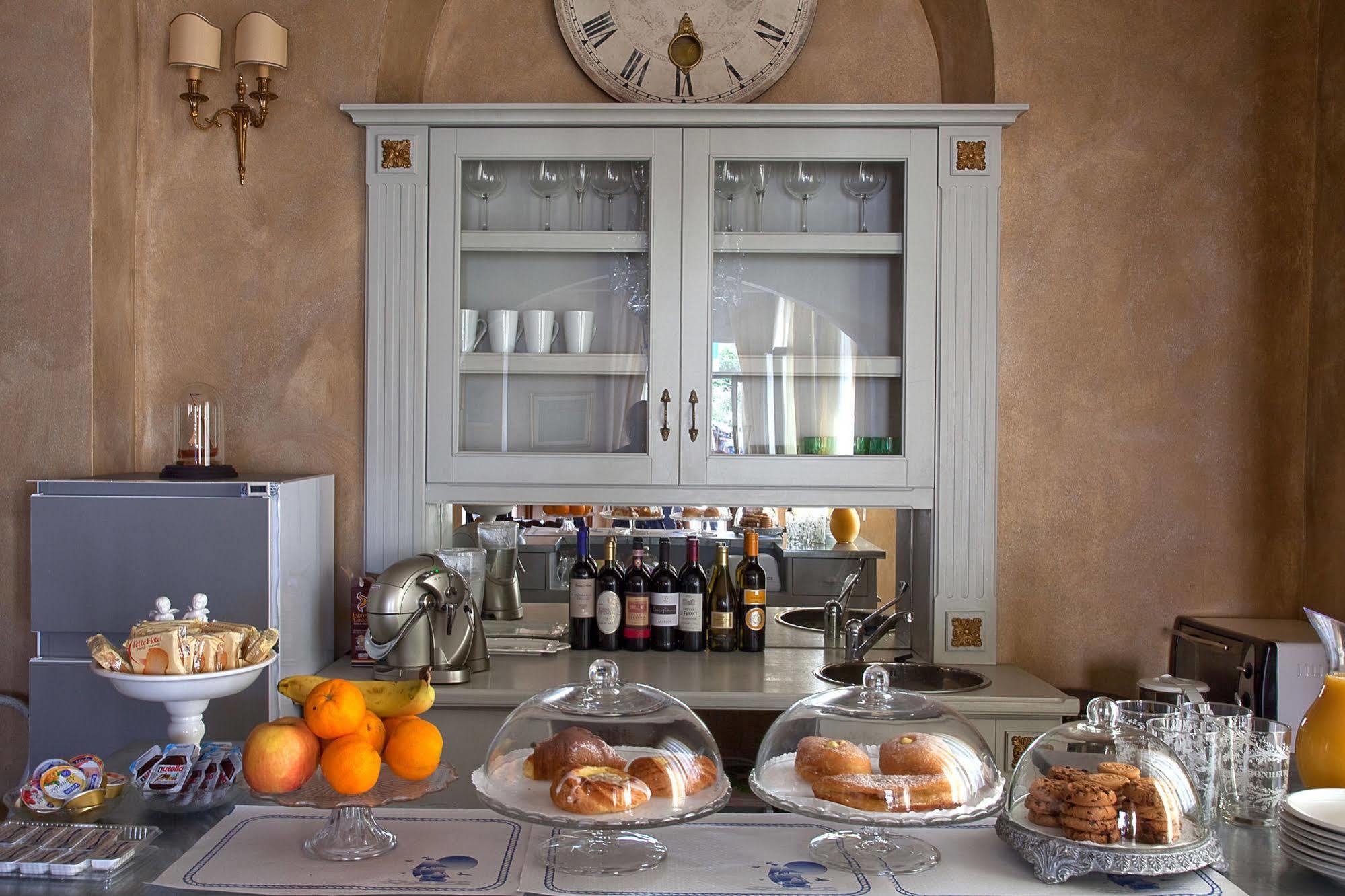 Hotel La Petite Maison فياريجيو المظهر الخارجي الصورة