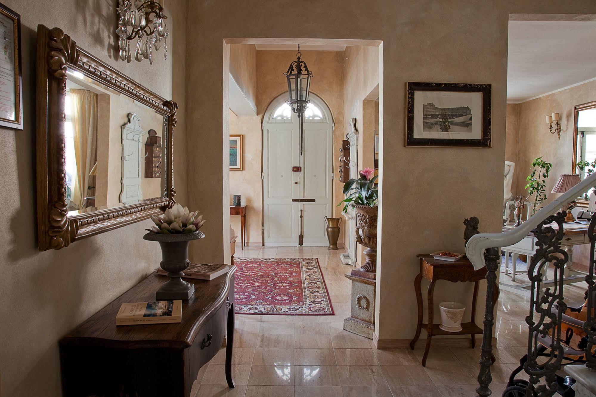 Hotel La Petite Maison فياريجيو المظهر الخارجي الصورة